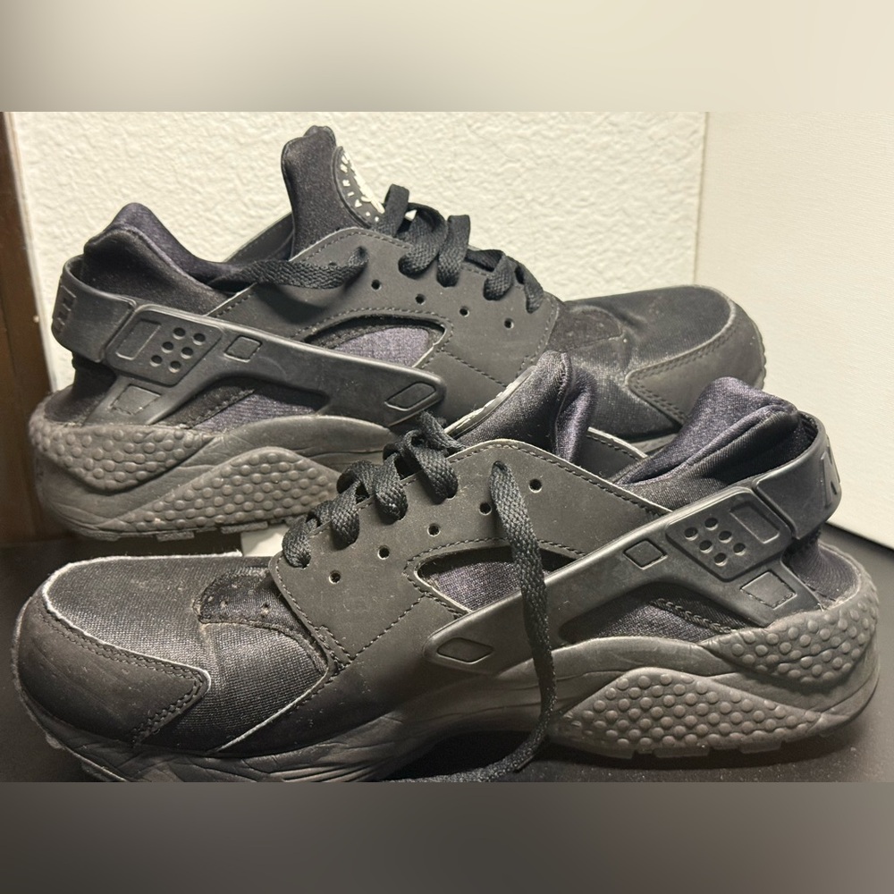 Men's Nike Air Huarache "Triple Black" sneakers